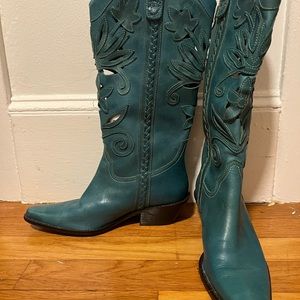 Gorgeous pair of vintage teal cowgirl boots by Matisse brand